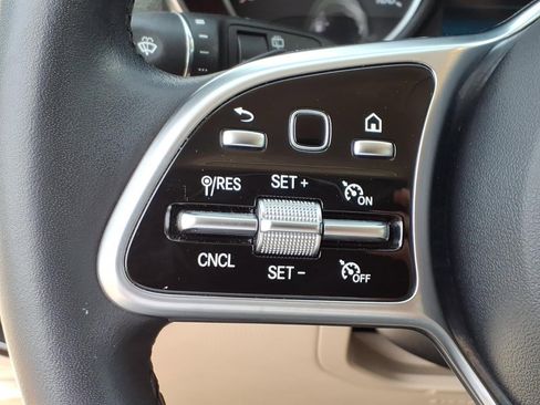 Used 2021 Mercedes-Benz GLC 300 image 25