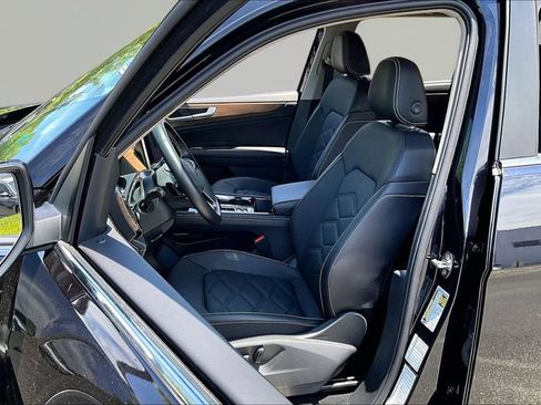 Used 2025 Volkswagen Atlas SE FWD image 15