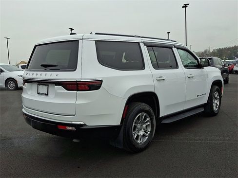 Used 2024 Jeep Wagoneer 4WD w/ Convenience Group I image 10