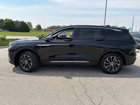 Used 2025 Lincoln Nautilus Premier AWD/4WD image 4