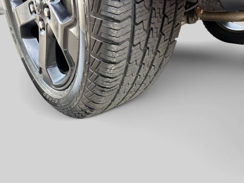 Used 2018 Jeep Grand Cherokee Laredo AWD/4WD image 9