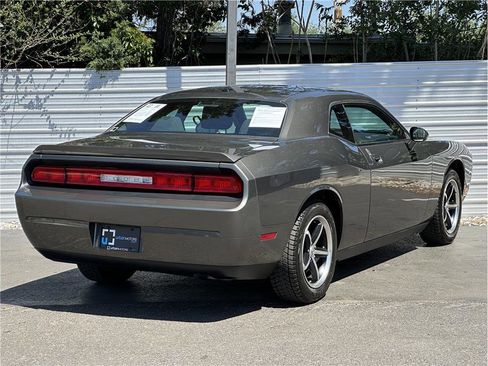 Used 2010 Dodge Challenger SE RWD image 10