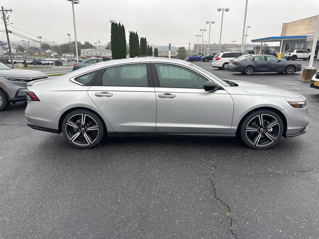 Used 2024 Honda Accord Sport image 2