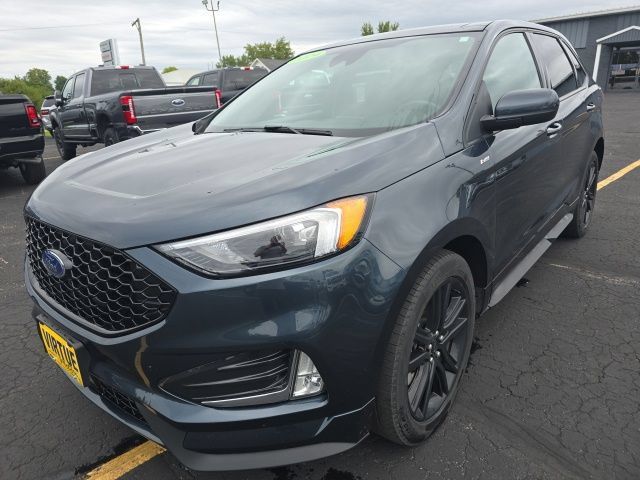Used 2024 Ford Edge ST-Line w/ Class II Trailer Tow Package AWD/4WD image 3