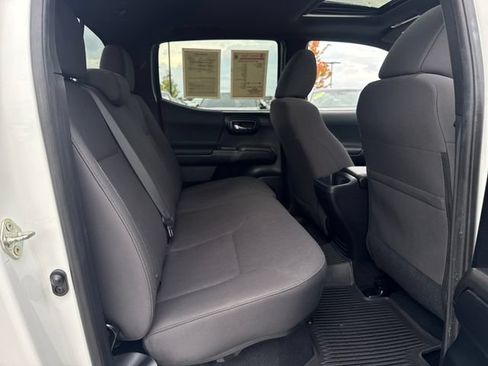Used 2017 Toyota Tacoma SR5 AWD/4WD image 13