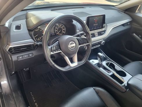 Used 2025 Nissan Altima 2.5 SR FWD image 10