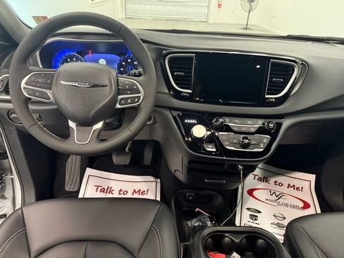 New 2026 Chrysler Voyager LX image 19