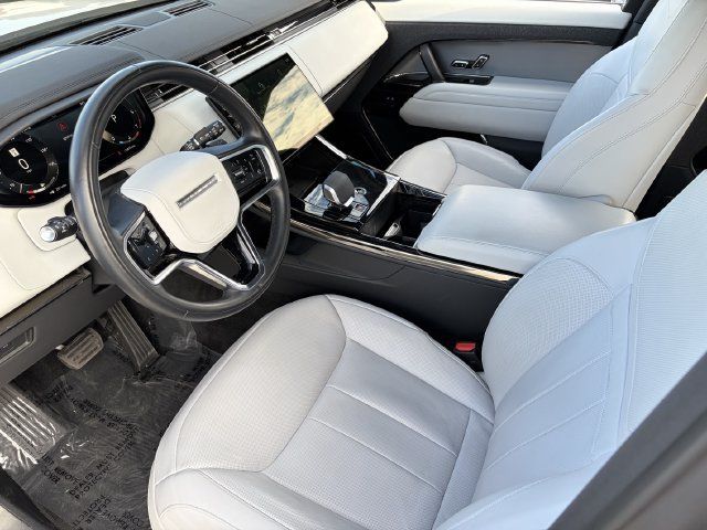 Used 2025 Land Rover Range Rover Sport SE AWD/4WD image 5