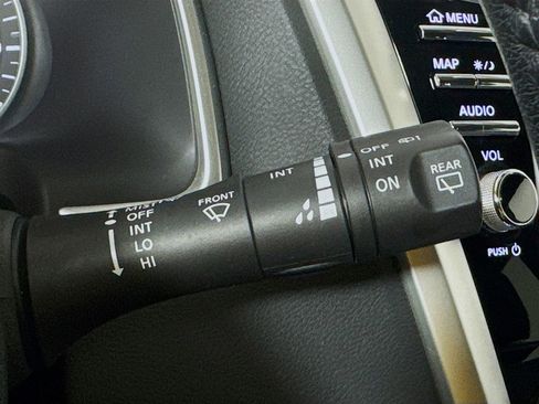 Used 2018 Nissan Murano SL w/ Moonroof Package FWD image 15
