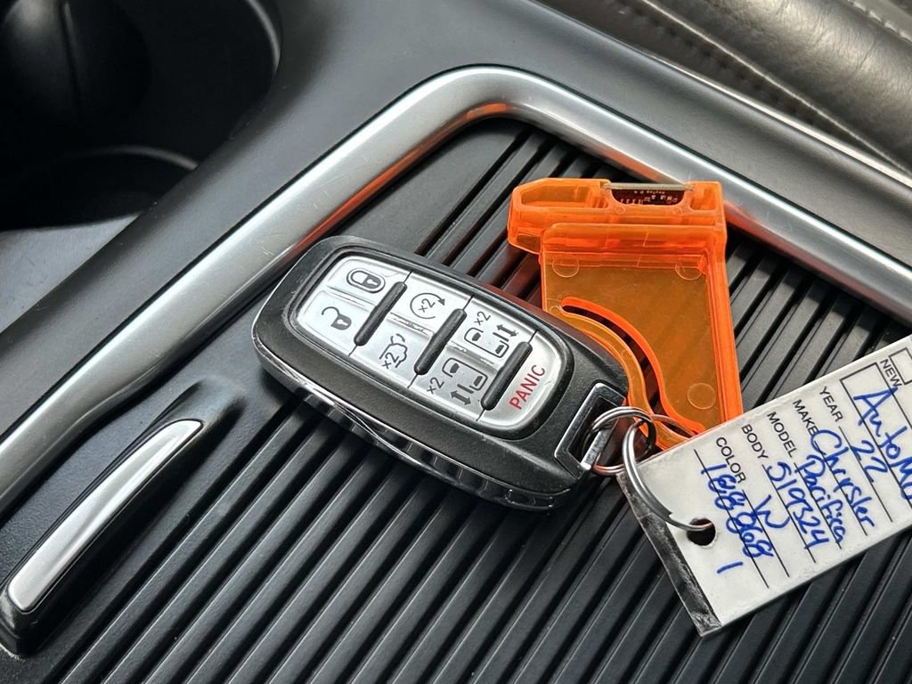 Used 2022 Chrysler Pacifica Touring-L FWD image 38