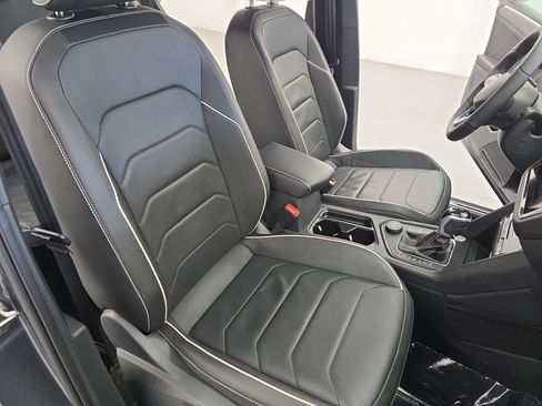 Certified 2024 Volkswagen Tiguan SEL R-Line image 10