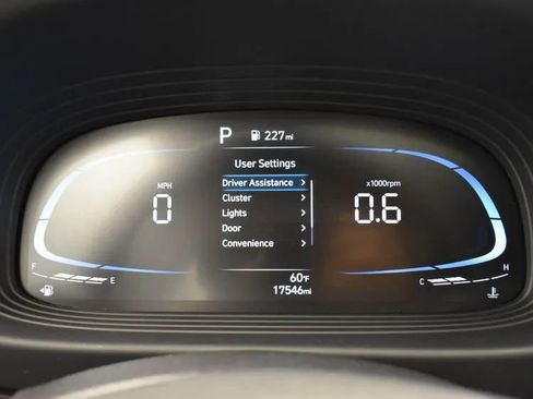 Used 2025 Hyundai Venue SEL FWD image 28