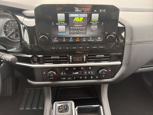Used 2025 Nissan Pathfinder SL AWD/4WD image 26