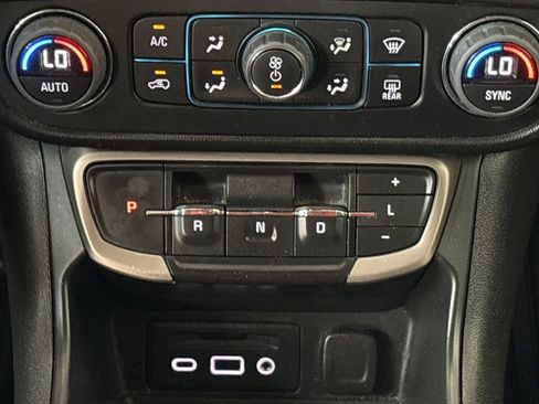 Used 2023 GMC Terrain Denali w/ Denali Premium Package AWD/4WD image 34