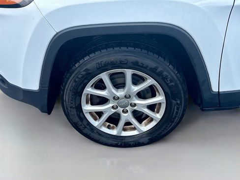 Used 2016 Jeep Cherokee Latitude w/ Cold Weather Group AWD/4WD image 52