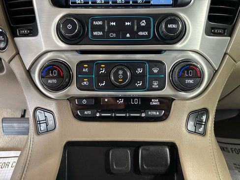Used 2020 GMC Yukon XL SLT w/ Open Road Package AWD/4WD image 29