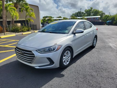 Used 2018 Hyundai Elantra SE image 9
