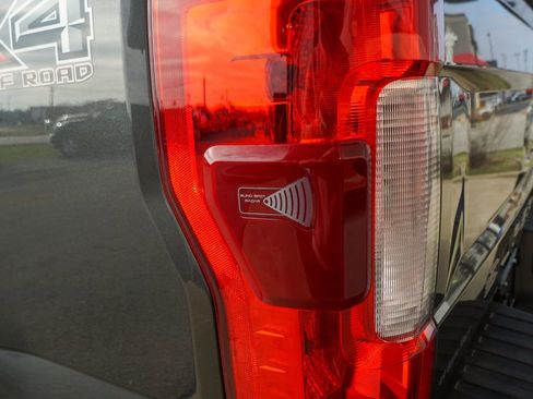 Used 2018 Ford F250 Lariat w/ Chrome Package image 12