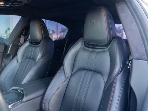 Used 2022 Maserati Ghibli Modena image 4