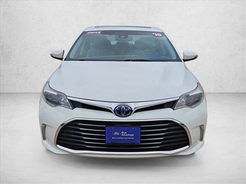 Used 2018 Toyota Avalon Limited FWD image 2
