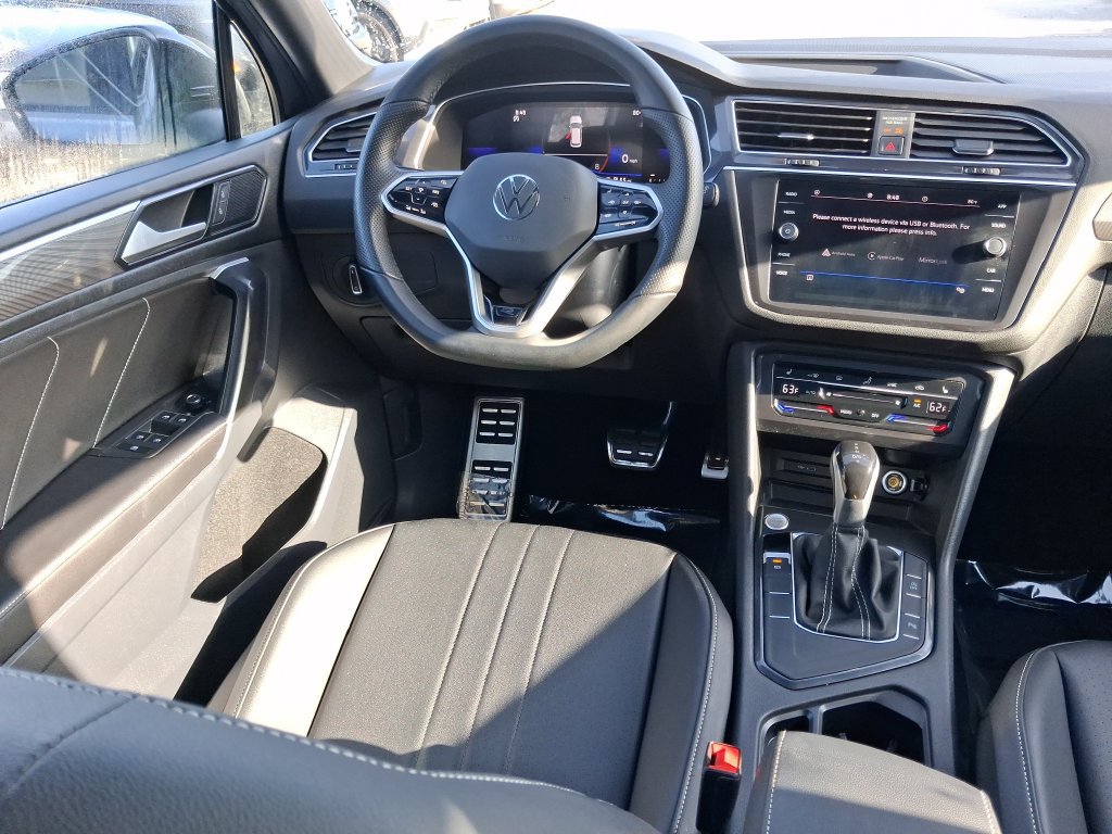 Certified 2023 Volkswagen Tiguan SE R-Line FWD image 17