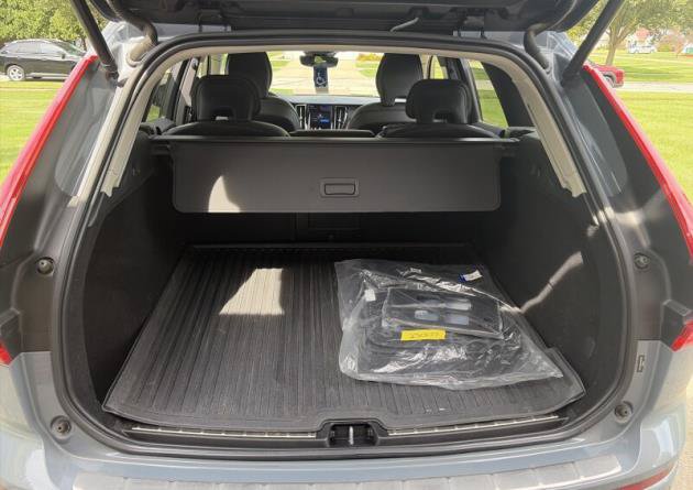 Used 2023 Volvo XC60 B5 Plus w/ Protection Package Premier AWD/4WD image 5