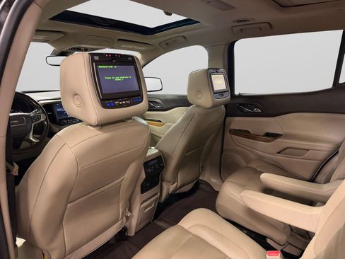 Used 2017 GMC Acadia Denali w/ Technology Package FWD image 37