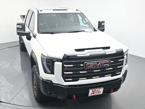 Used 2025 GMC Sierra 2500 AT4X image 4
