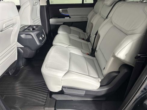 Used 2025 Ford Expedition Max Platinum image 23