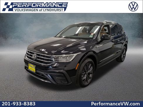 Used 2022 Volkswagen Tiguan SE AWD/4WD image 1