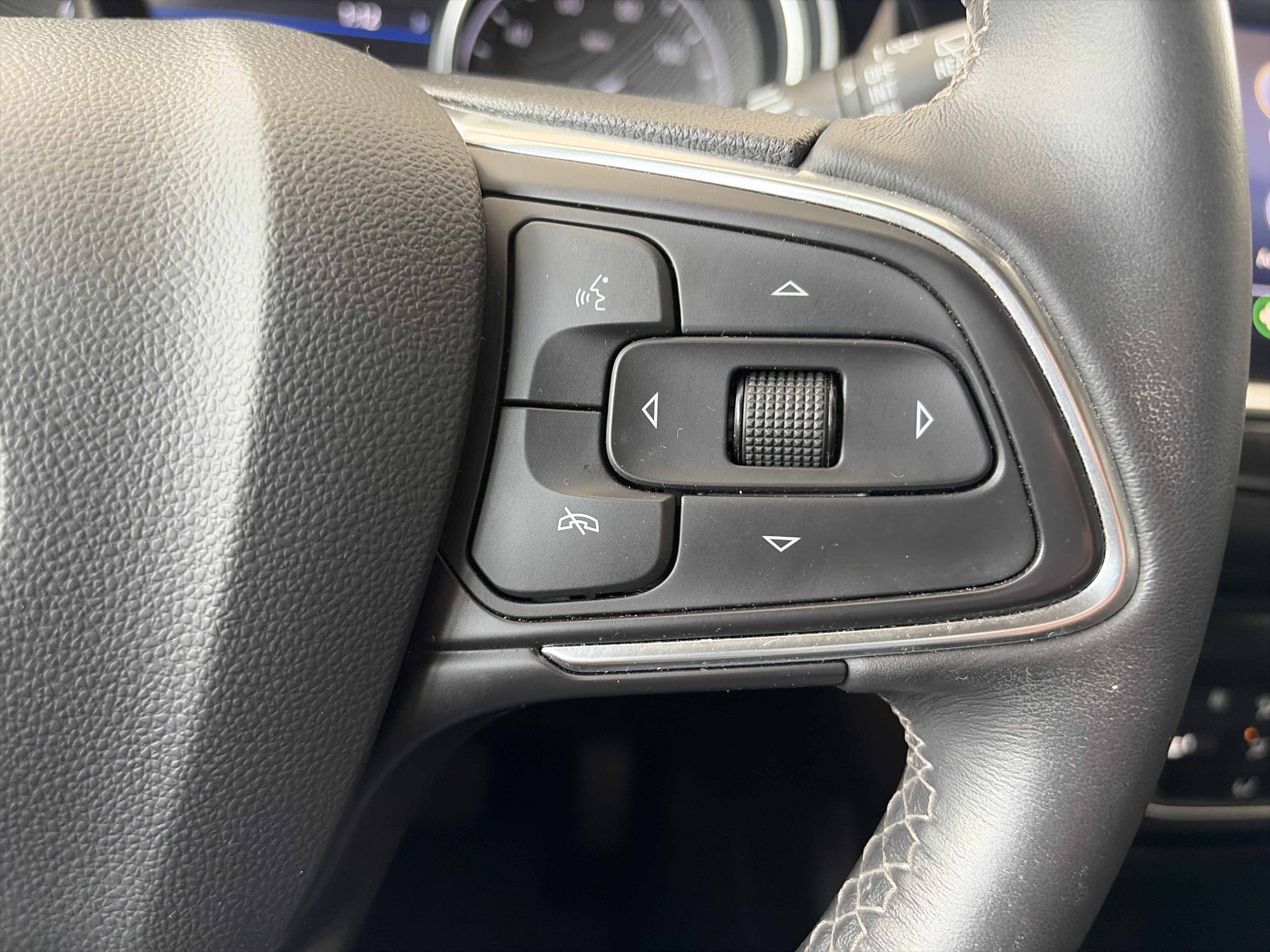 Used 2022 Buick Encore GX Select w/ Sport Touring Package FWD image 18