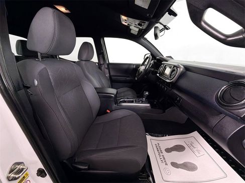 Used 2017 Toyota Tacoma TRD Off-Road image 27