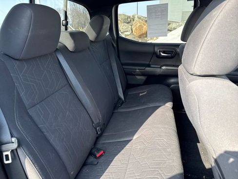 Used 2016 Toyota Tacoma TRD Off-Road w/ Towing Package image 13