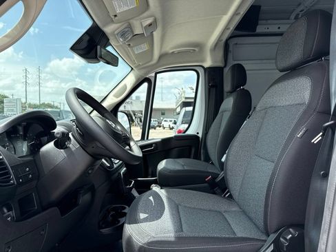 Used 2026 RAM ProMaster 2500 w/ Safety Group FWD image 13