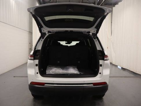 New 2025 Jeep Grand Cherokee L Limited w/ Luxury Tech Group II image 19