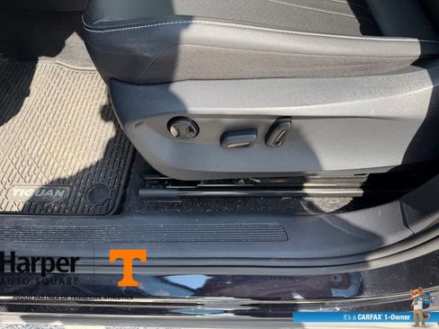 Used 2023 Volkswagen Tiguan SE w/ Panoramic Sunroof Package FWD image 18