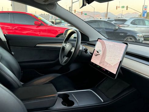 Used 2021 Tesla Model 3 Standard Range Plus image 14