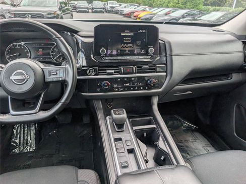 Used 2024 Nissan Pathfinder SV FWD image 19