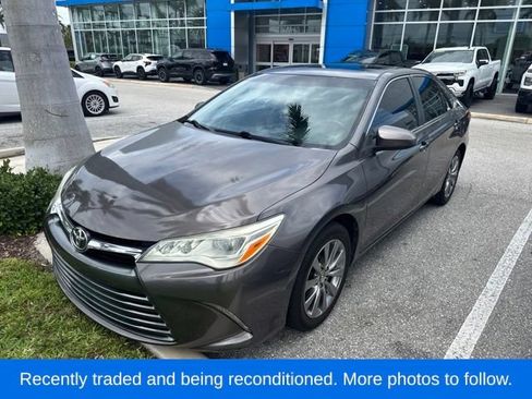 Used 2015 Toyota Camry XLE FWD image 1