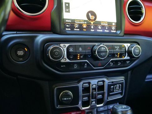 Used 2020 Jeep Wrangler Unlimited Rubicon AWD/4WD image 12