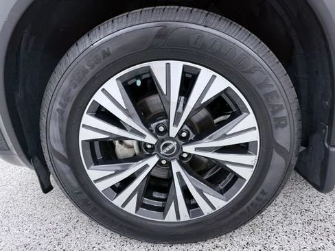 Used 2023 Nissan Rogue SV FWD image 11