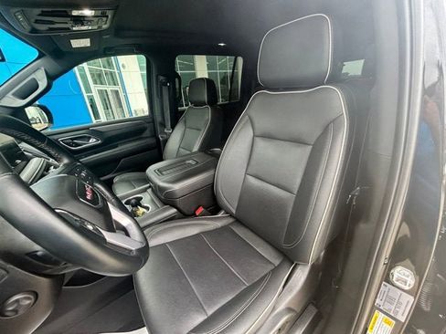 Used 2023 GMC Yukon XL SLT w/ SLT Premium Package RWD image 12