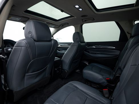 Used 2020 Buick Enclave Essence image 18