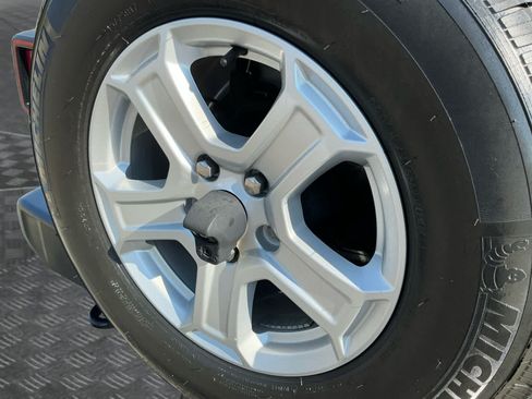 Used 2019 Jeep Wrangler Sport AWD/4WD image 19