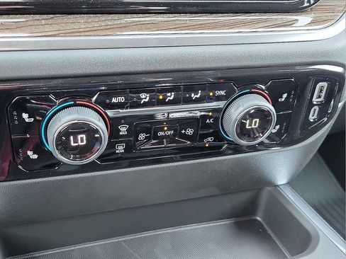 Used 2025 Chevrolet Silverado 1500 RST AWD/4WD image 16