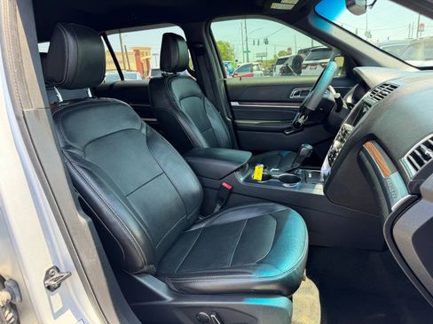 Used 2018 Ford Explorer Limited FWD image 12