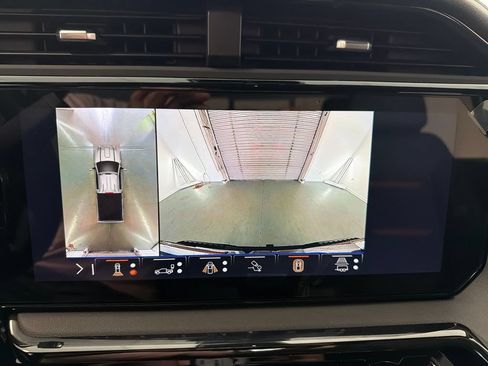 New 2026 GMC Sierra 2500 AT4 w/ Technology Package AWD/4WD image 19