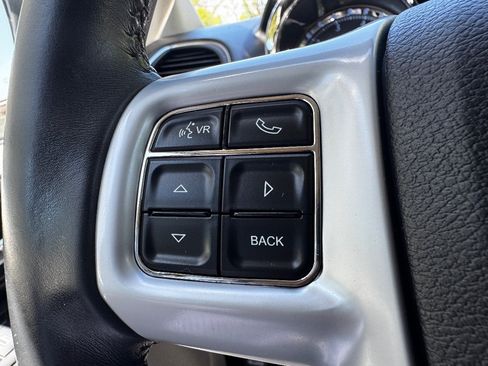 Used 2013 Chrysler Town & Country Touring FWD image 25