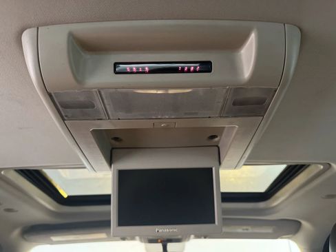 Used 2011 Cadillac Escalade EXT Premium image 34