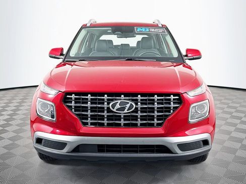 Used 2023 Hyundai Venue Limited image 2